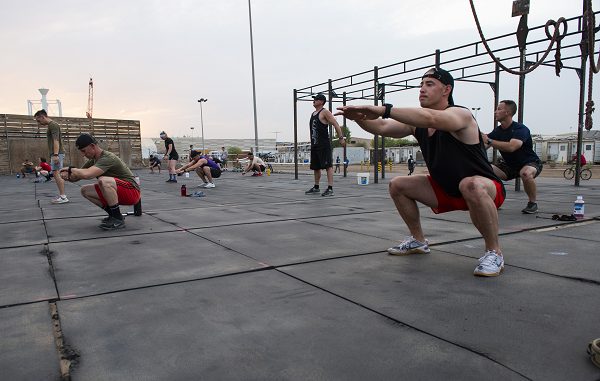 Las sentadillas te ayudarán a prepararte para el campo de entrenamiento de la Marina