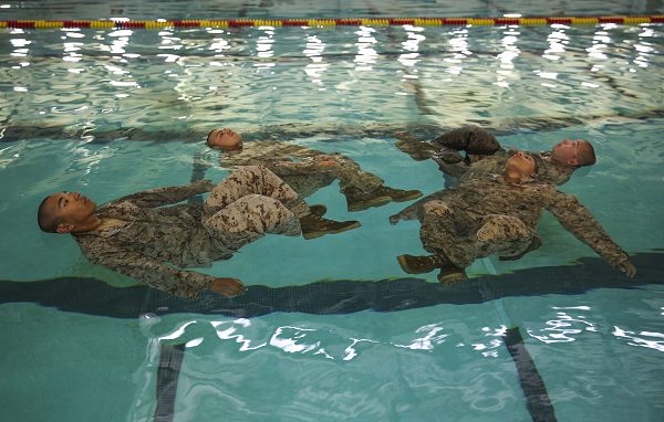 Cómo prepararse para el USMC Swim Qual
