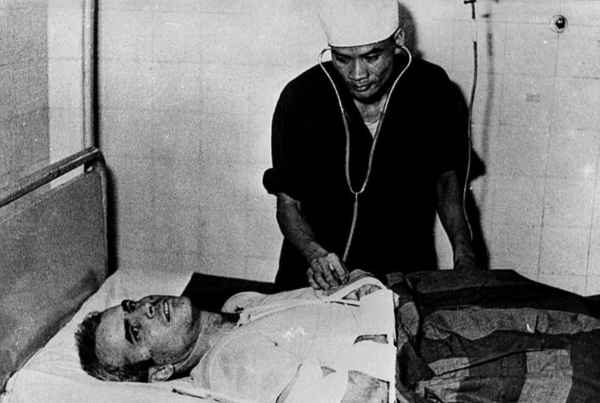 john mccain como prisionero de guerra