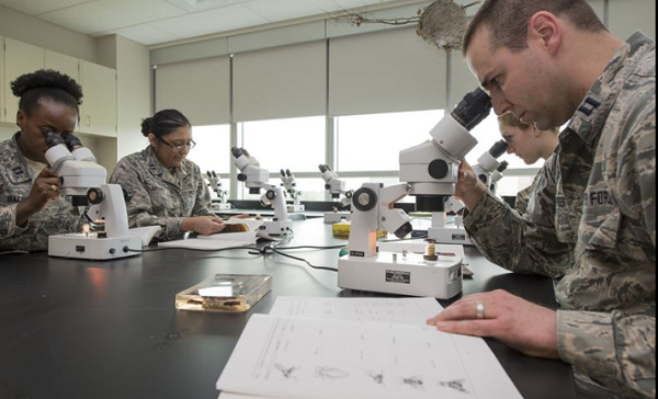 Especialista en Salud Pública de la Fuerza Aérea