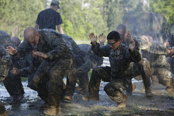 Entrenamiento de guardabosques del ejército durante la fase de pantano