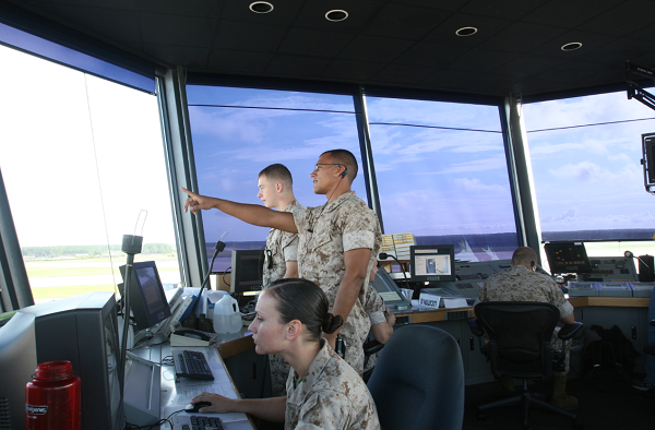 Controlador de tráfico aéreo de Marines MOS 7257