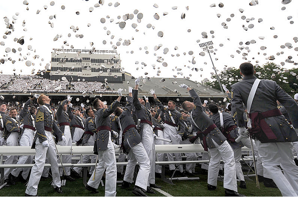 ¿Pueden los no ciudadanos unirse al ejército?