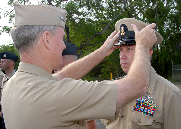 Navy CTN durante una ceremonia de premiación