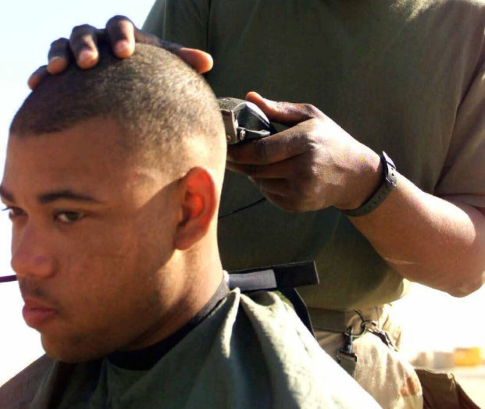 corte de pelo militar con rebabas