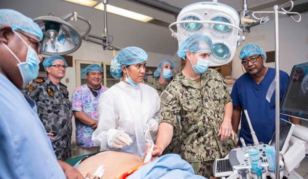 Cómo convertirse en un médico del Cuerpo de Marines