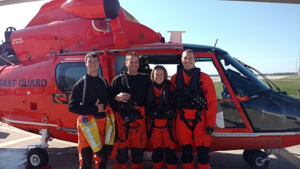 Nadador de rescate de la Guardia Costera de los Estados Unidos