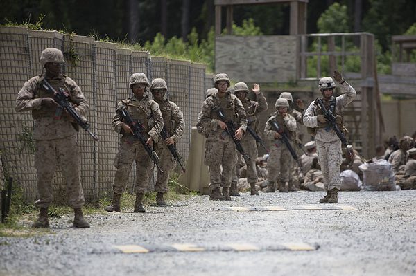 MCT Marines realizar ejercicio de campo