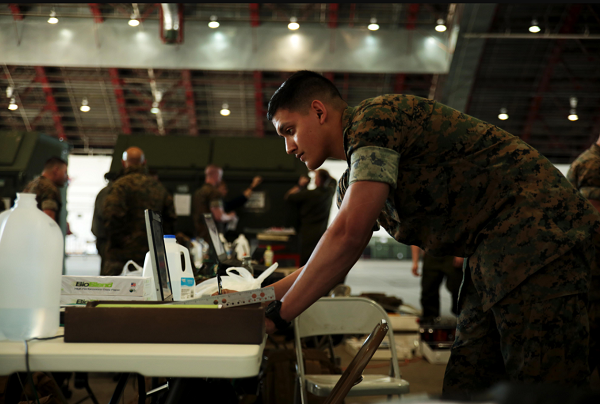 Especialista en suministros de aviación de la Marina