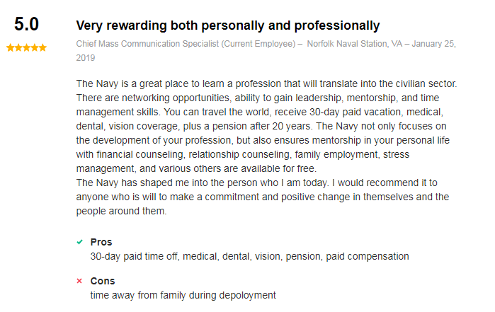 revisión de trabajo de especialista en comunicaciones masivas