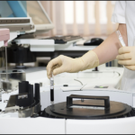 Un laboratorio médico (4T0X1) en el trabajo
