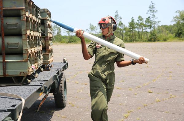Técnico de sistemas de artillería de aviación del USMC MOS 6541