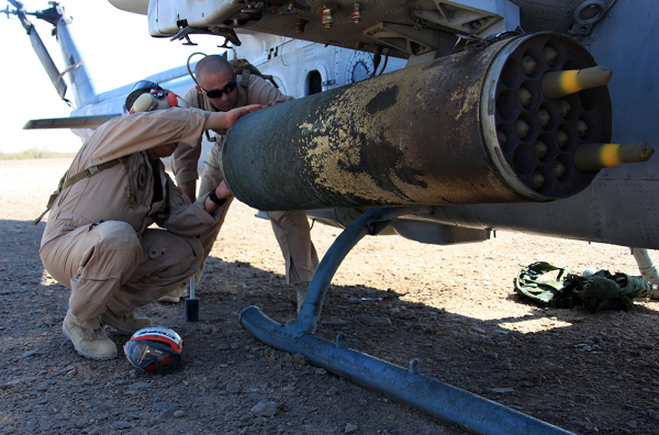 Técnico de sistemas de artillería de aviación del USMC