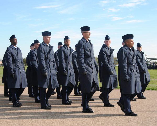 Ideas de regalos de graduación de entrenamiento básico de la Fuerza Aérea
