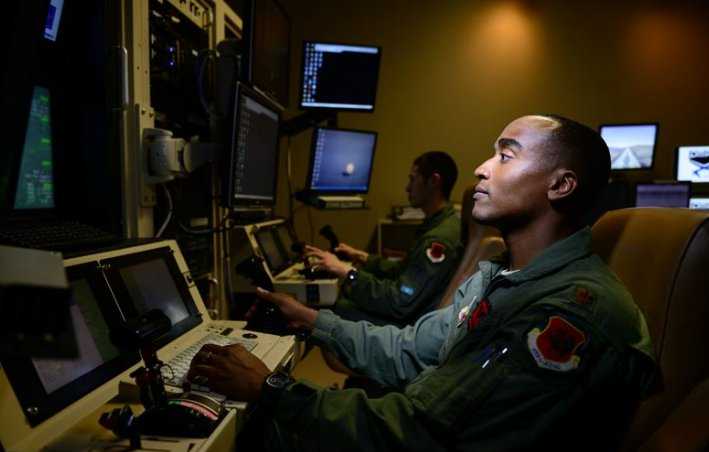 Piloto de drones de la Fuerza Aérea de EE. UU. 1U0x1