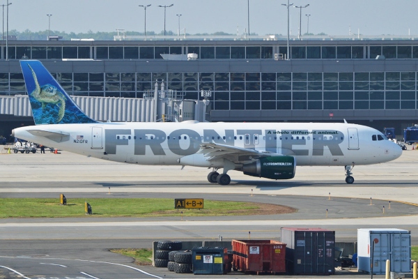 Equipaje militar de Frontier Airlines
