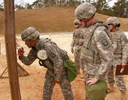 Operador del sistema mejorado de alerta temprana de defensa aérea MOS 14H