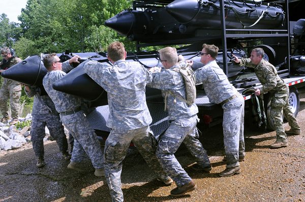 Las Fuerzas Especiales de la Guardia Nacional realizan entrenamiento de rescate acuático
