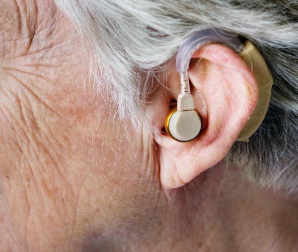 ¿Puedes unirte al ejército si tienes problemas de audición?