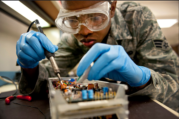 Laboratorio de equipos de medición de precisión de la Fuerza Aérea 2P0x1