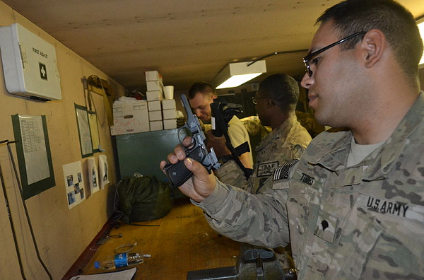 Reparador de artillería y armas pequeñas del ejército MOS 91F