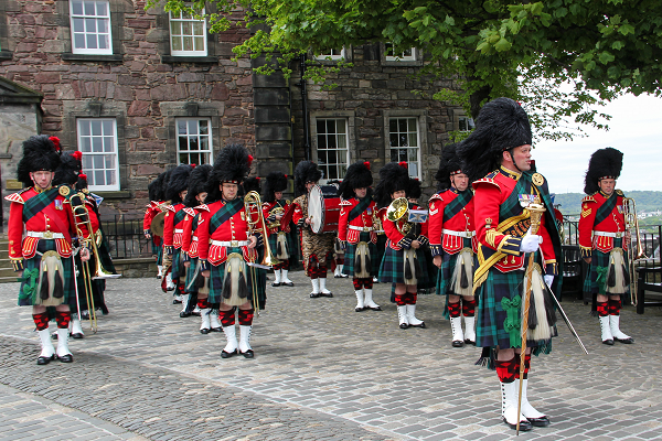 Mejor uniforme militar: la banda del regimiento real de Escocia en el castillo de Edimburgo