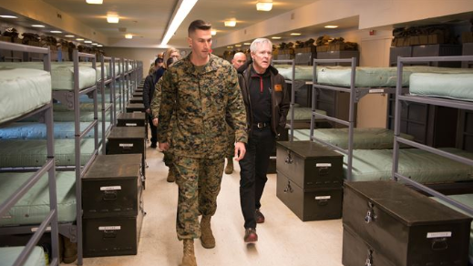 una inspección del cuartel del cuerpo de marines