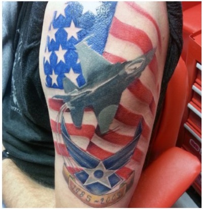 tatuaje de avión de combate de la fuerza aérea