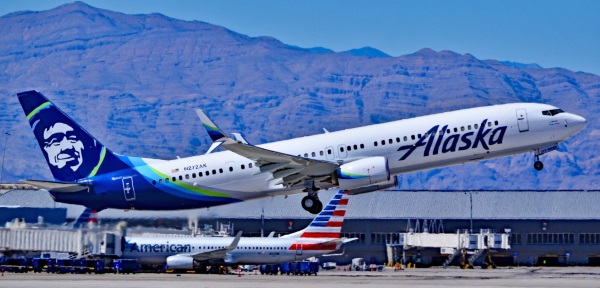 Alaska Airlines ofrece un 5 % de descuento para los miembros de Veterans Advantage.
