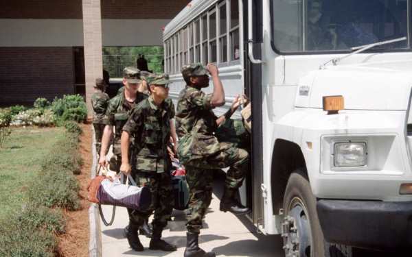 autobús de entrenamiento básico del ejército