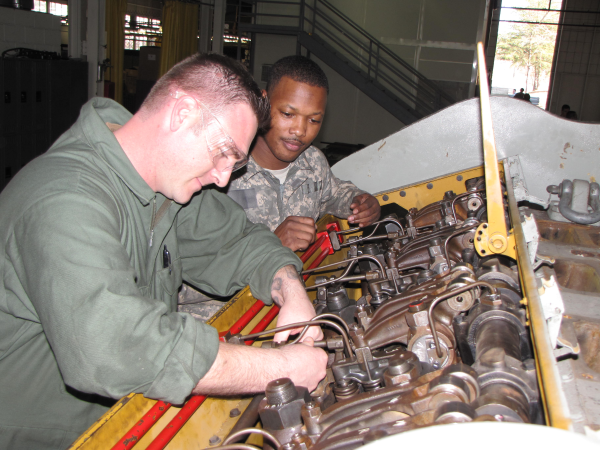 mecánico de motores diesel trabajo veterano