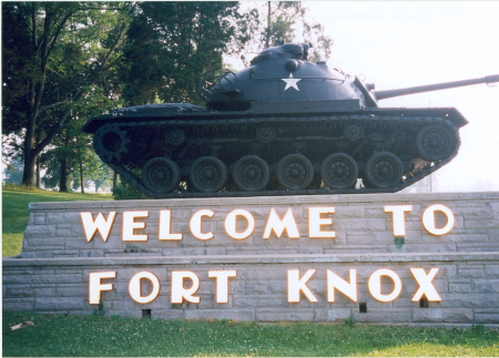 base del ejército de fort knox en kentucky