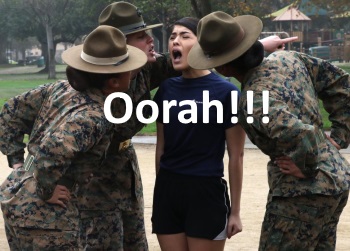recluta marino gritando oorah