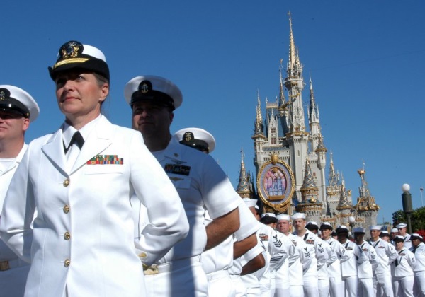 las esposas de militares tienen muchas actividades