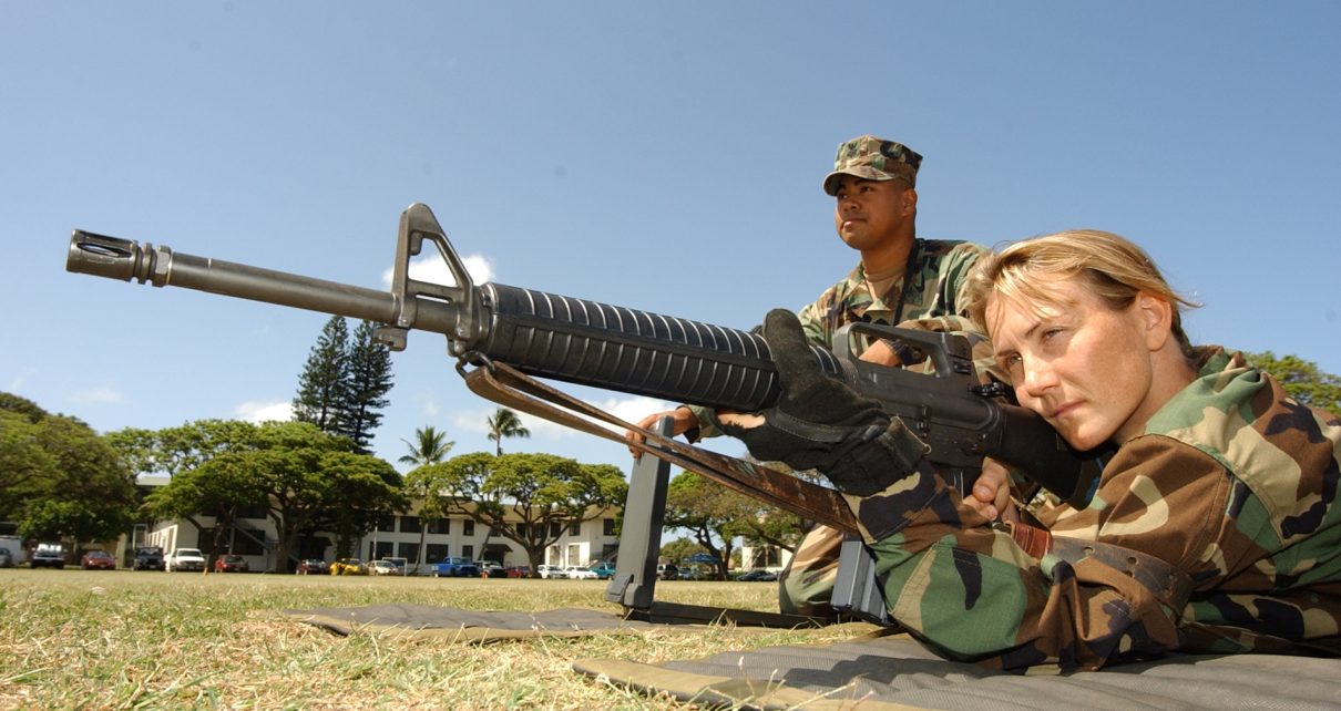Calificación de rifle de la marina y pistola