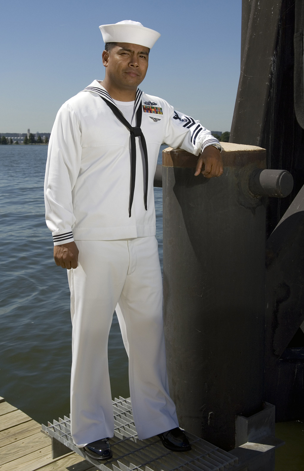 vestido azul marino actualizado uniforme militar blanco